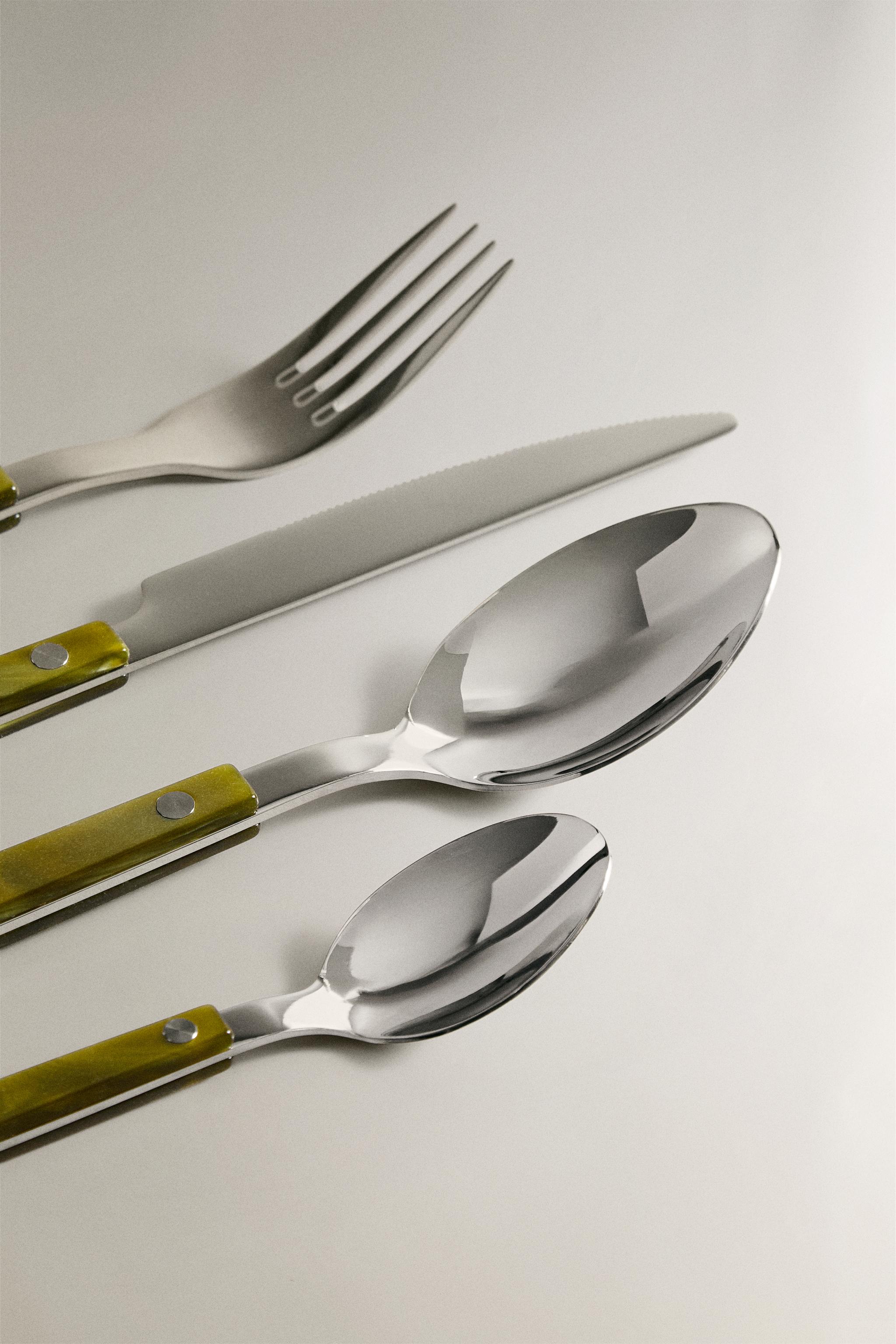 4-PIECE CUTLERY SET WITH ACRYLIC HANDLE